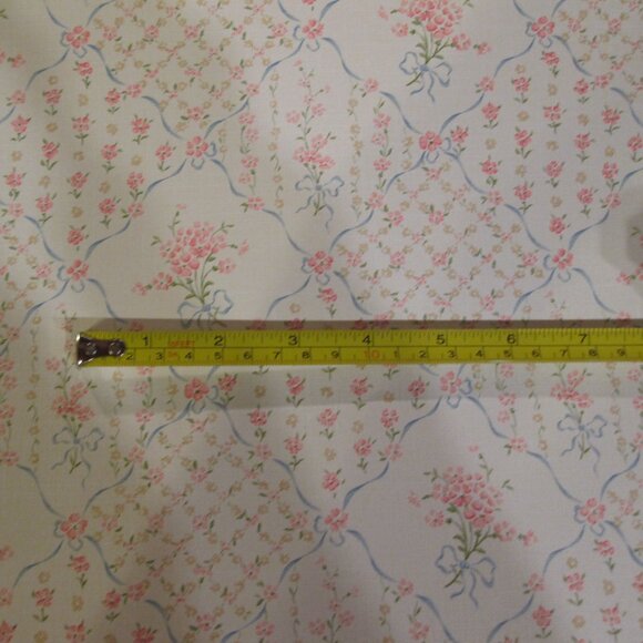 Vintage 1980s Floral Diamond Motif Wallpaper - Picture 8 of 12